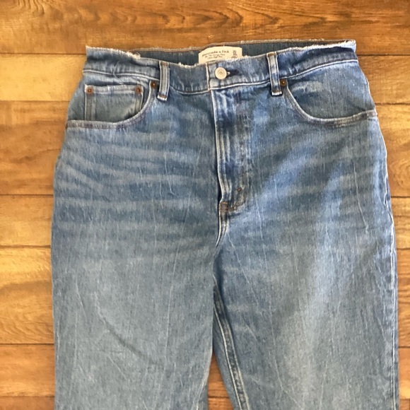 Abercrombie & Fitch Ultra High Rise Vintage Flare Jeans - Picture 12 of 12